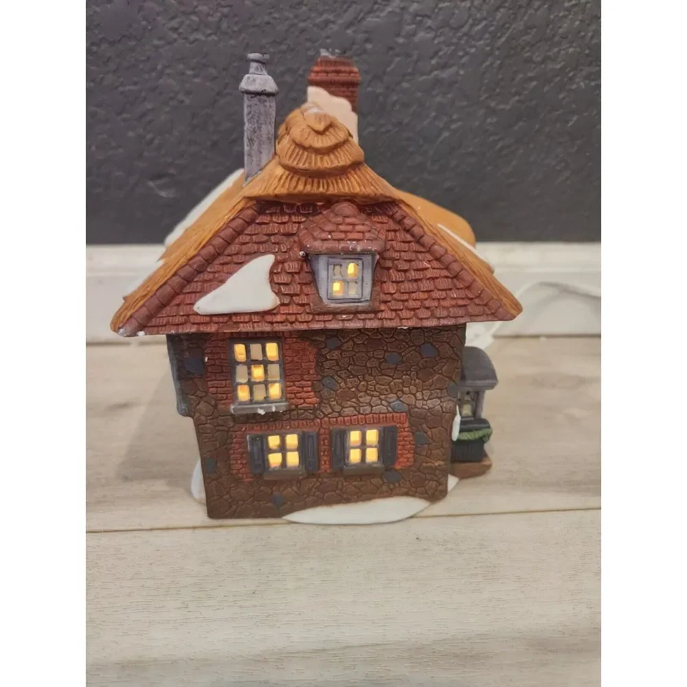 Department 56 Dickens' Village David Copperfield Betsy Trotwood's Cottage 55506‎